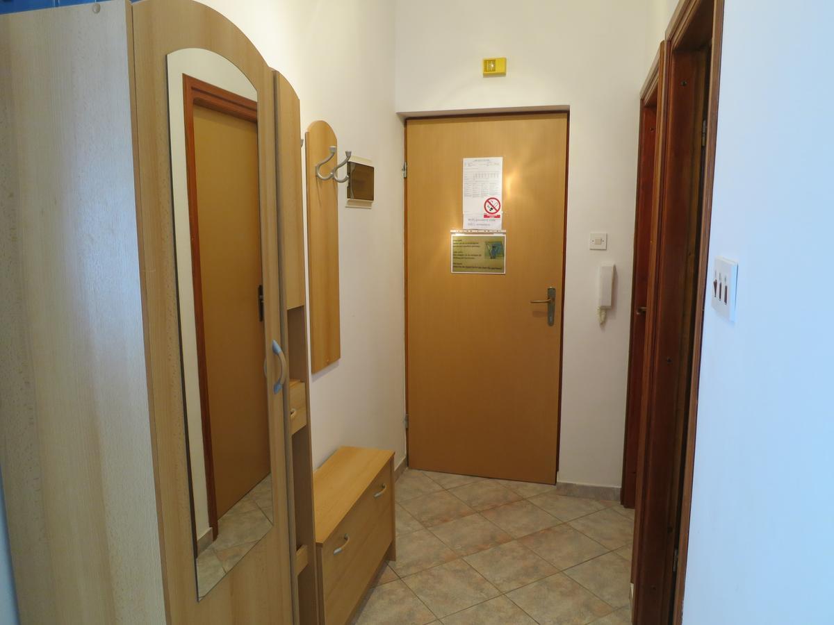 Apartment Dorami Malinska Exterior foto